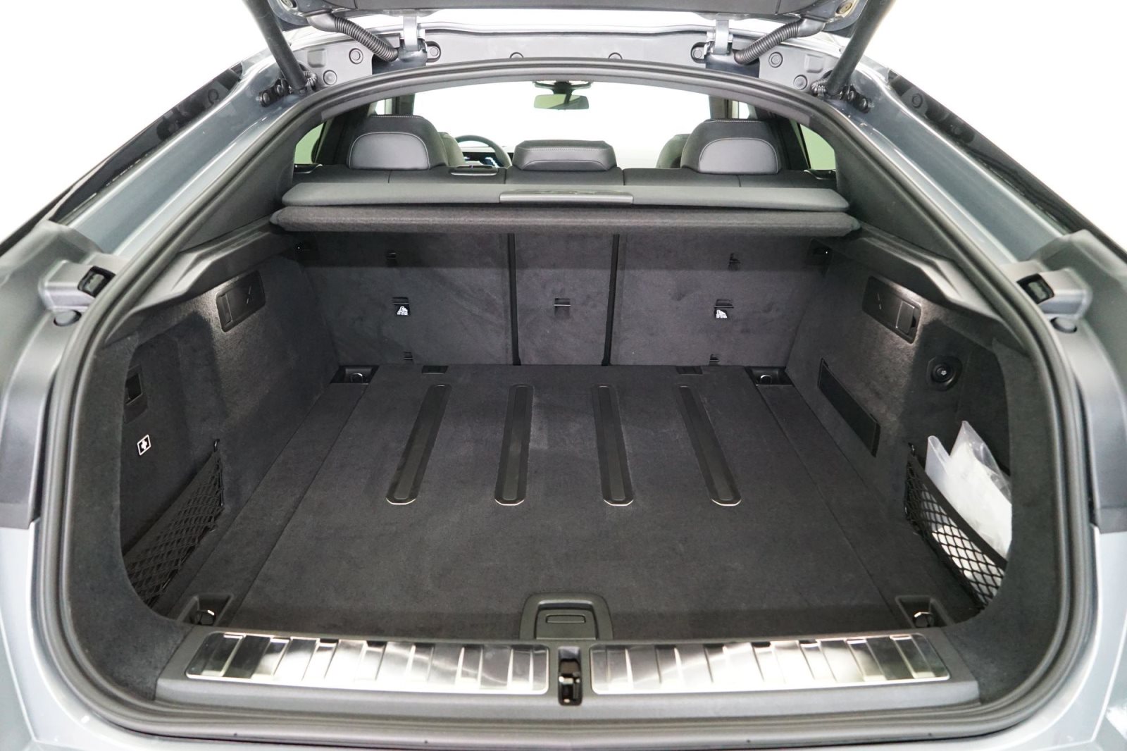 Fahrzeugabbildung BMW X6 xDrive30d [M Sport, HUD, AHK, ACC, 22 LMR]
