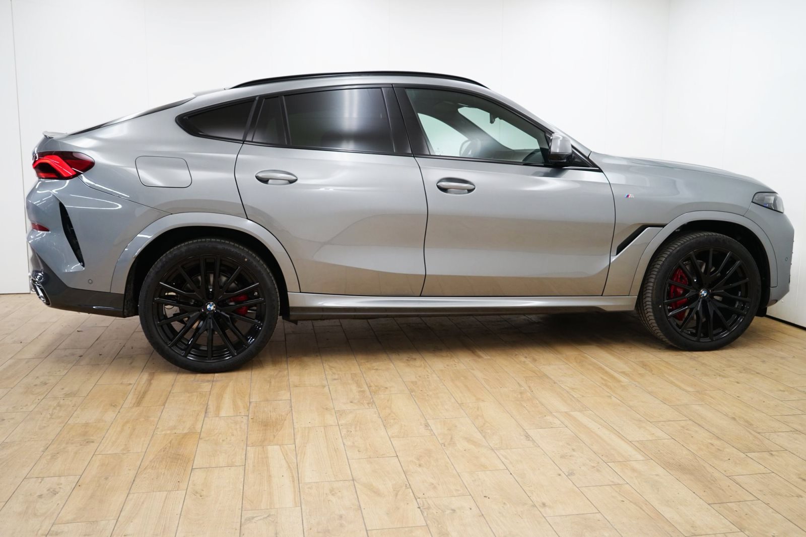 Fahrzeugabbildung BMW X6 xDrive30d [M Sport, HUD, AHK, ACC, 22 LMR]