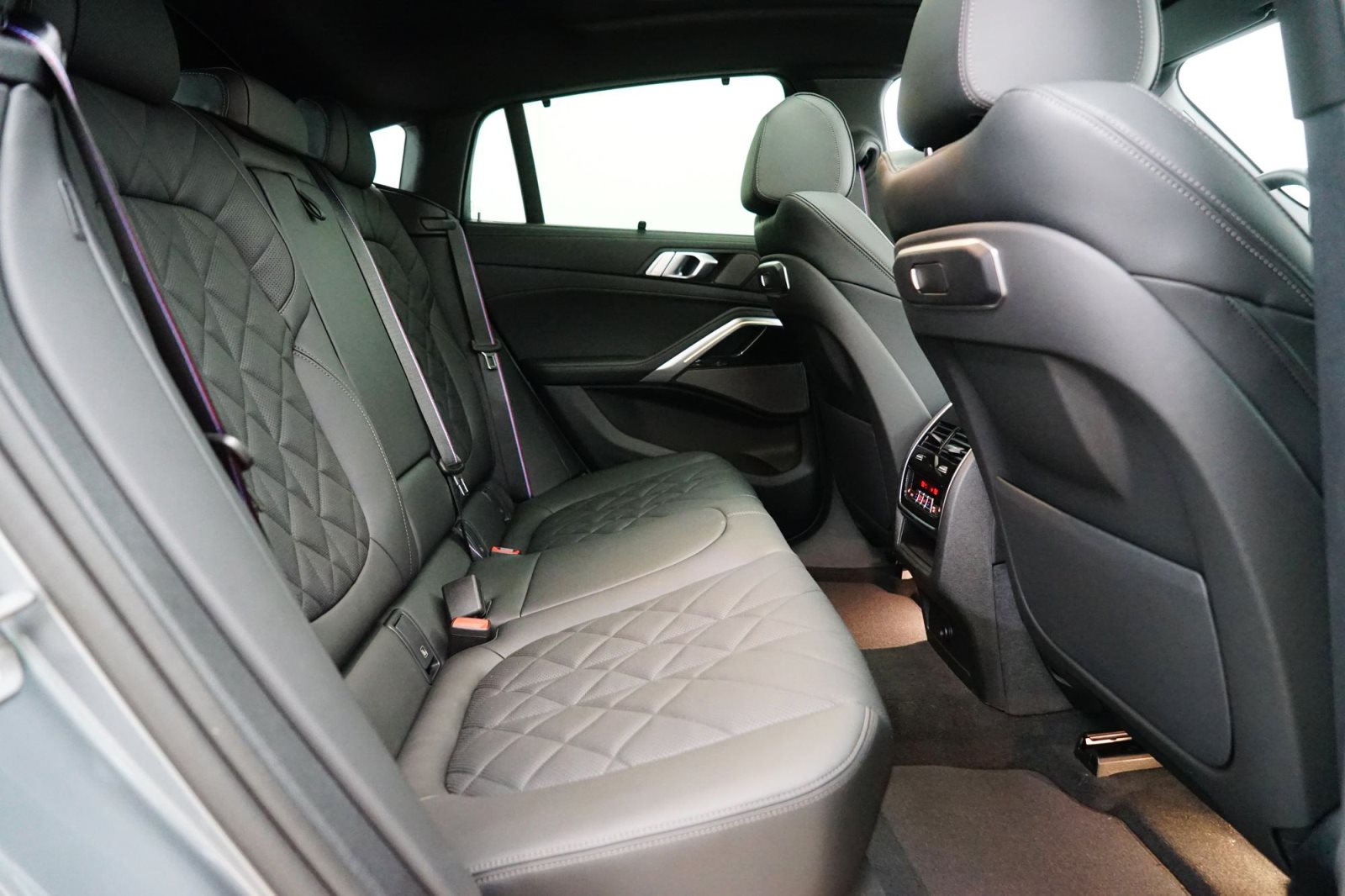 Fahrzeugabbildung BMW X6 xDrive30d [M Sport, HUD, AHK, ACC, 22 LMR]