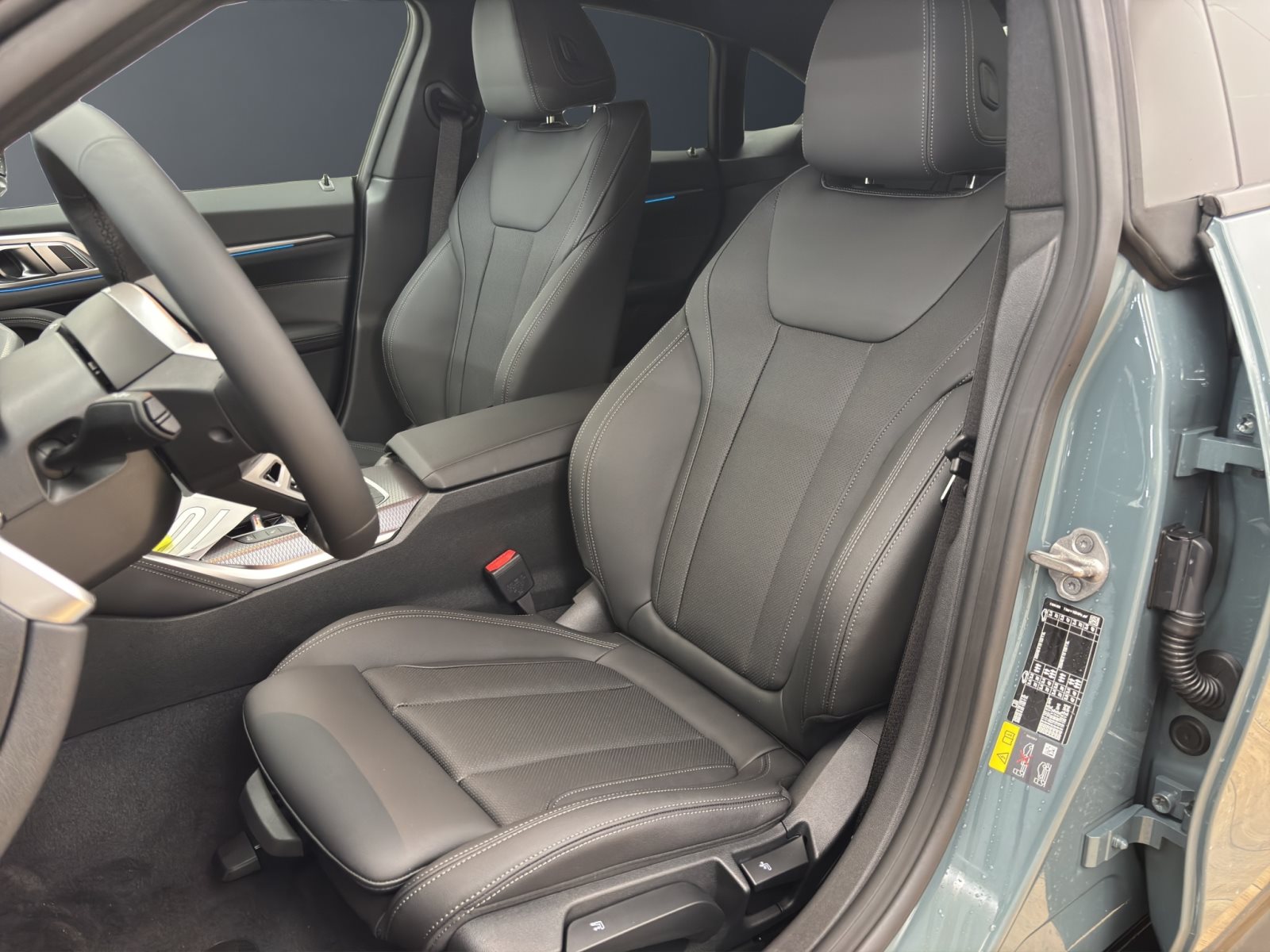 Fahrzeugabbildung BMW i4 eDrive40 [M Sport, AHK, ACC, RFK, 18 LMR]