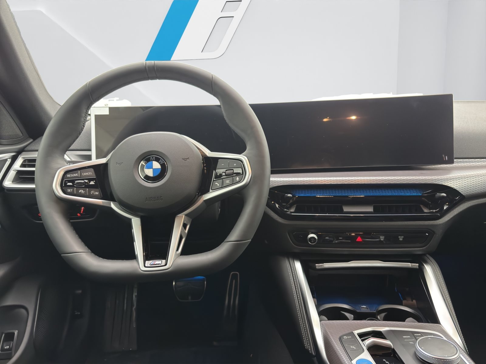 Fahrzeugabbildung BMW i4 eDrive40 [M Sport, AHK, ACC, RFK, 18 LMR]