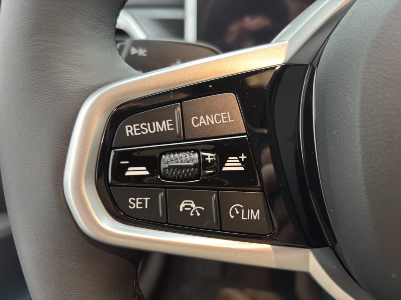 Fahrzeugabbildung BMW i4 eDrive40 [M Sport, AHK, ACC, RFK, 18 LMR]