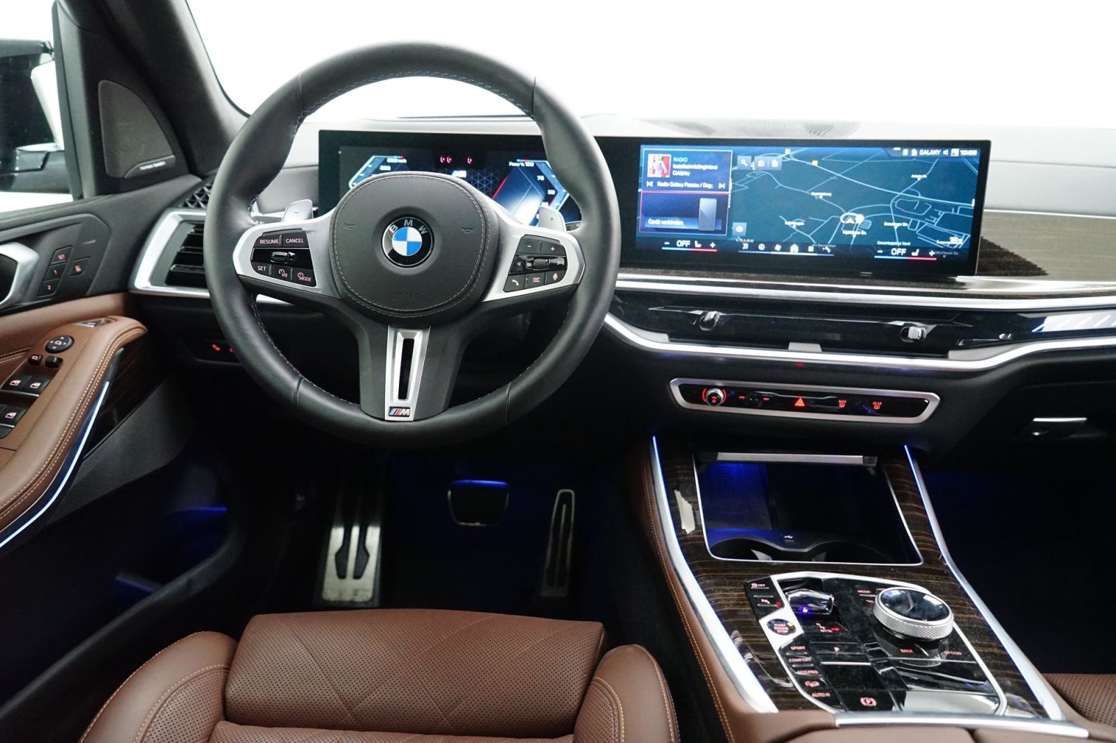 Fahrzeugabbildung BMW X5 M60i xDrive [SkyLounge, HK Sound, DA Prof.]