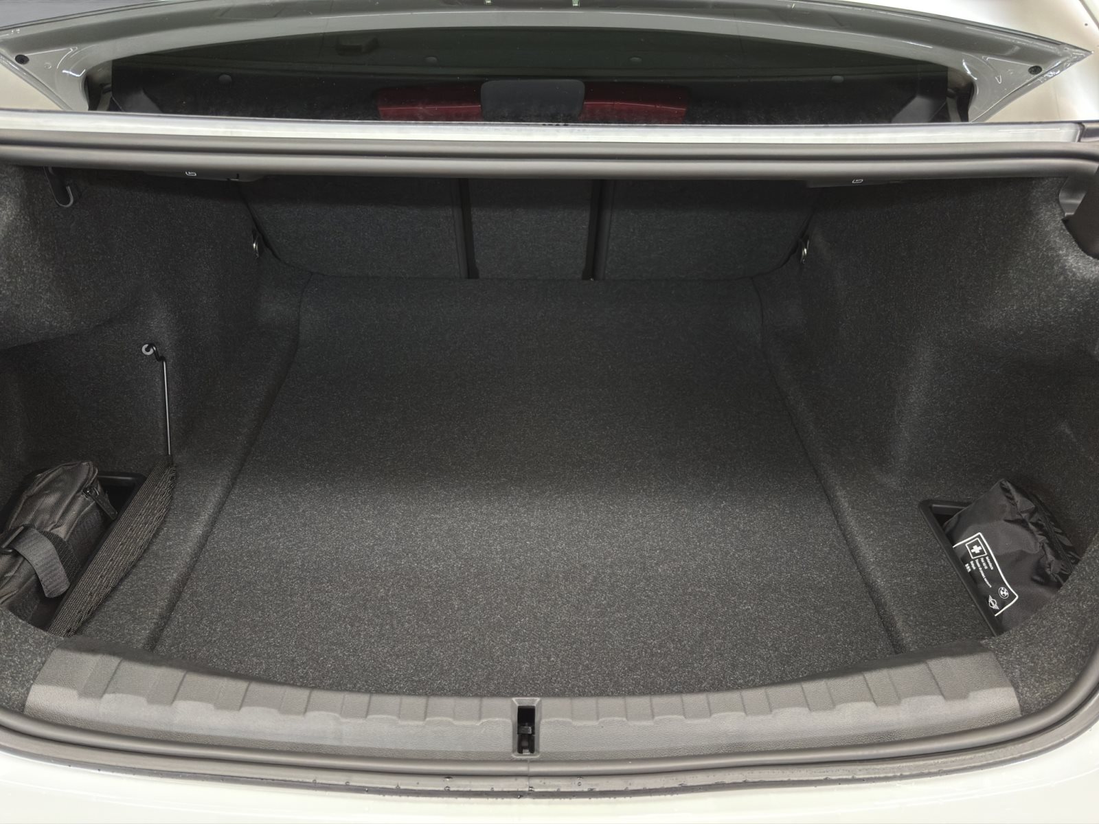 Fahrzeugabbildung BMW 320i Limousine [M Sport Pro, LC Plus, ACC, HiFi]