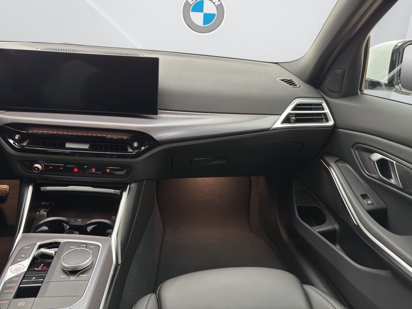 Fahrzeugabbildung BMW 320i Limousine [M Sport Pro, LC Plus, ACC, HiFi]