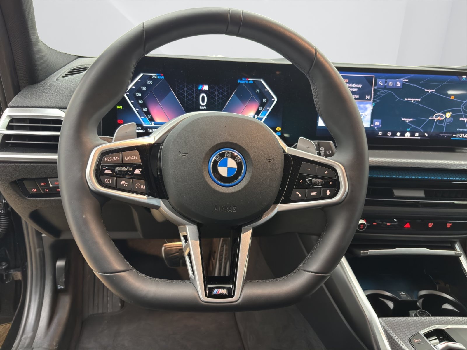 Fahrzeugabbildung BMW 330e Touring [M Sport, AHK, ACC, RFK, 18 LMR]
