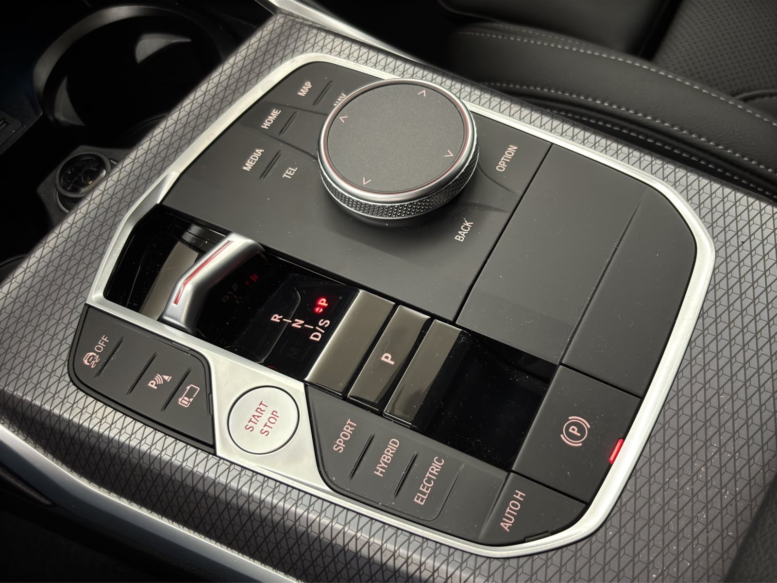 Fahrzeugabbildung BMW 330e Touring [M Sport, AHK, ACC, RFK, 18 LMR]