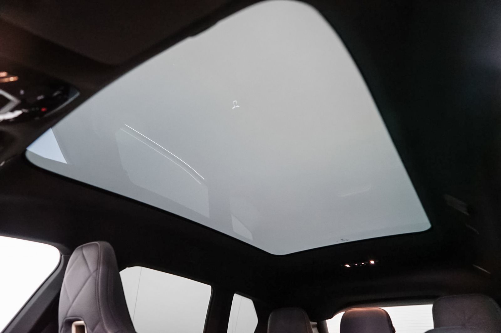 Fahrzeugabbildung BMW iX xDrive40 [Sportpaket, AHK, Laser, HUD, ACC]