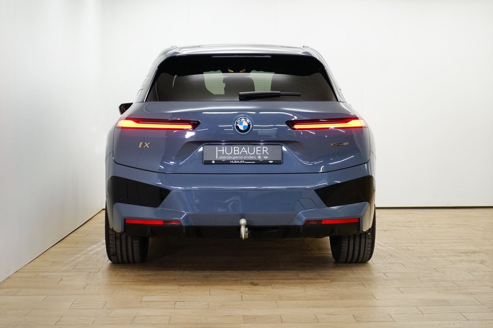 Fahrzeugabbildung BMW iX xDrive40 [Sportpaket, AHK, Laser, HUD, ACC]