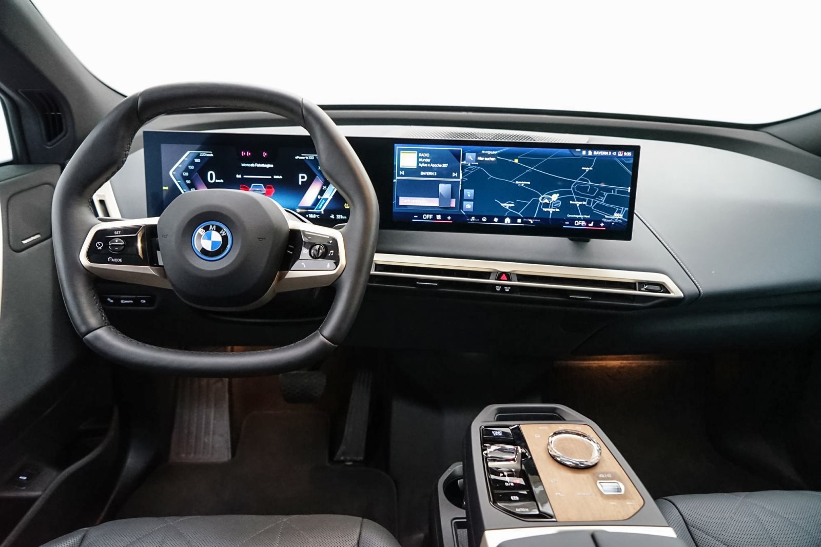 Fahrzeugabbildung BMW iX xDrive40 [Sportpaket, AHK, Laser, HUD, ACC]
