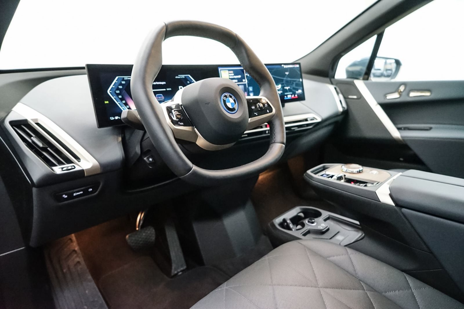 Fahrzeugabbildung BMW iX xDrive40 [Sportpaket, AHK, Laser, HUD, ACC]