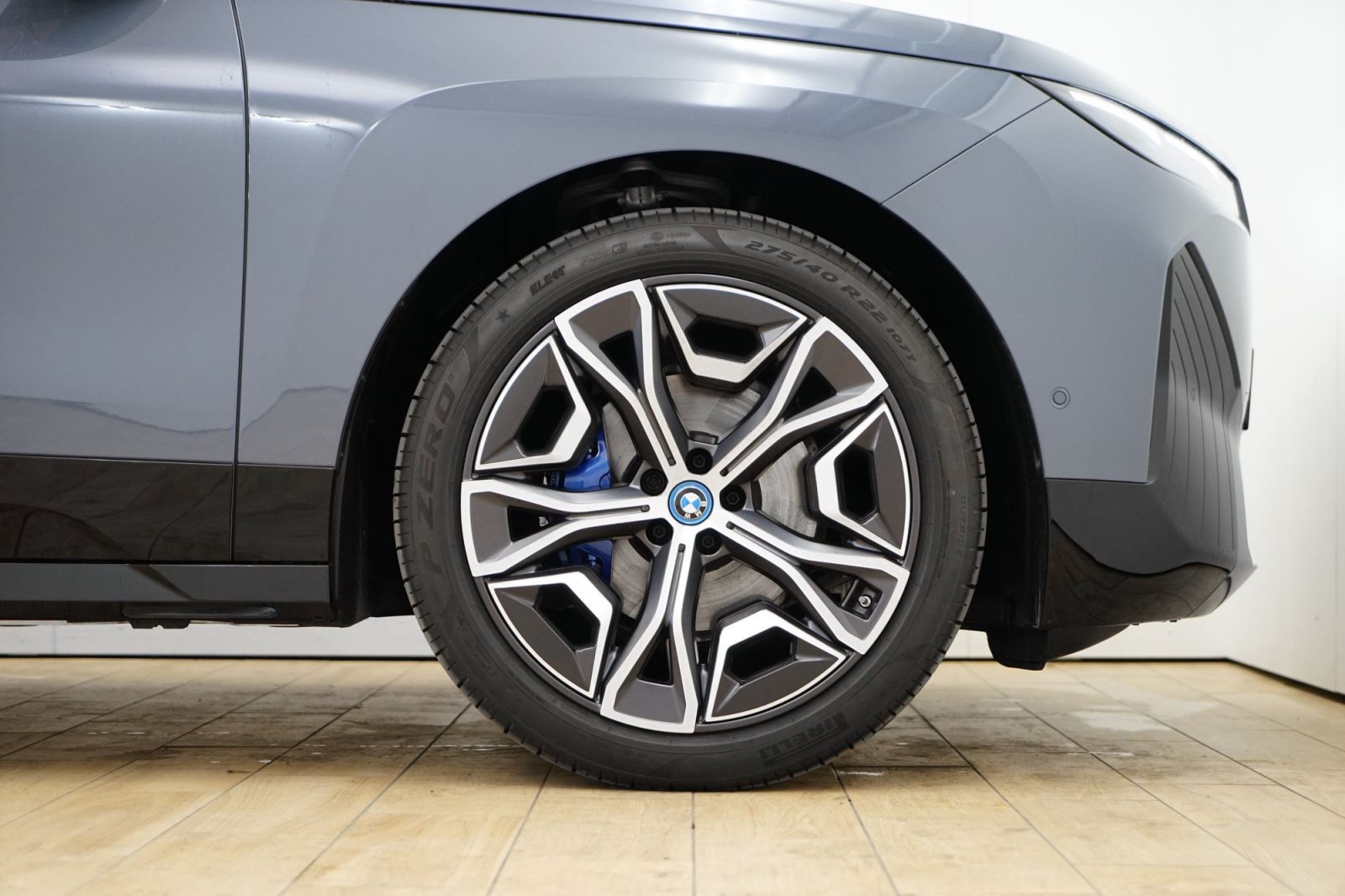 Fahrzeugabbildung BMW iX xDrive40 [Sportpaket, AHK, Laser, HUD, ACC]
