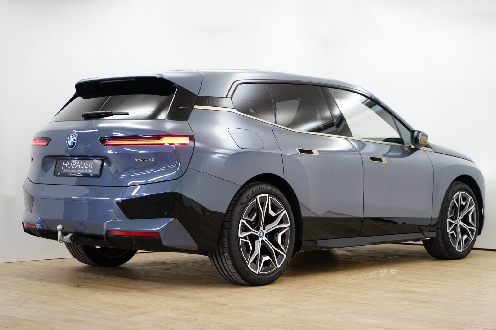 Fahrzeugabbildung BMW iX xDrive40 [Sportpaket, AHK, Laser, HUD, ACC]