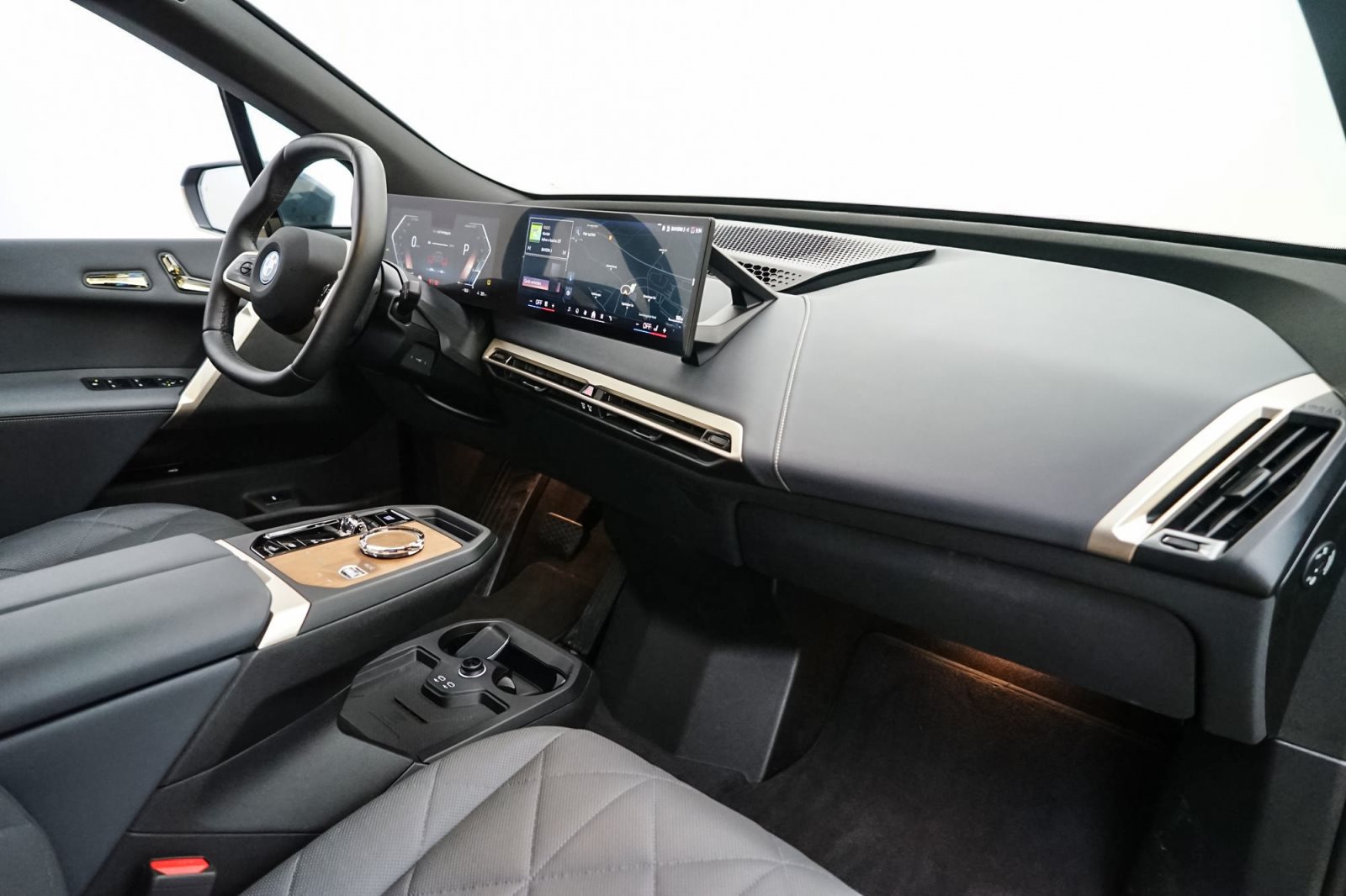 Fahrzeugabbildung BMW iX xDrive40 [Sportpaket, AHK, Laser, HUD, ACC]