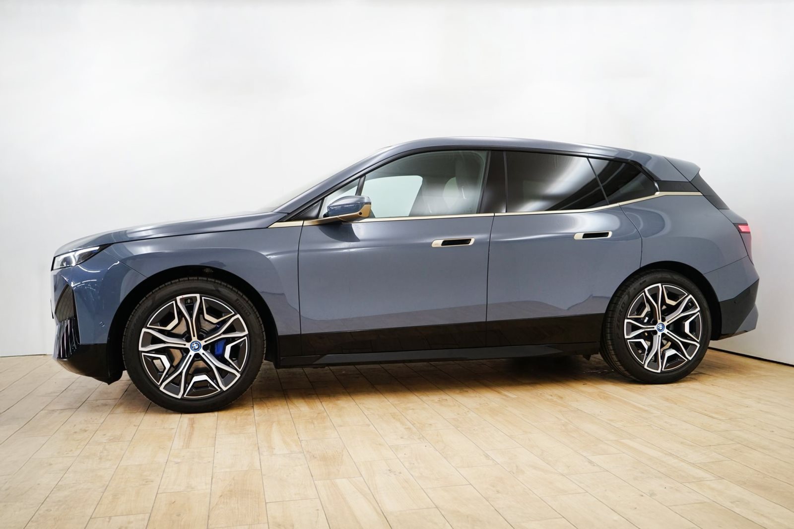 Fahrzeugabbildung BMW iX xDrive40 [Sportpaket, AHK, Laser, HUD, ACC]