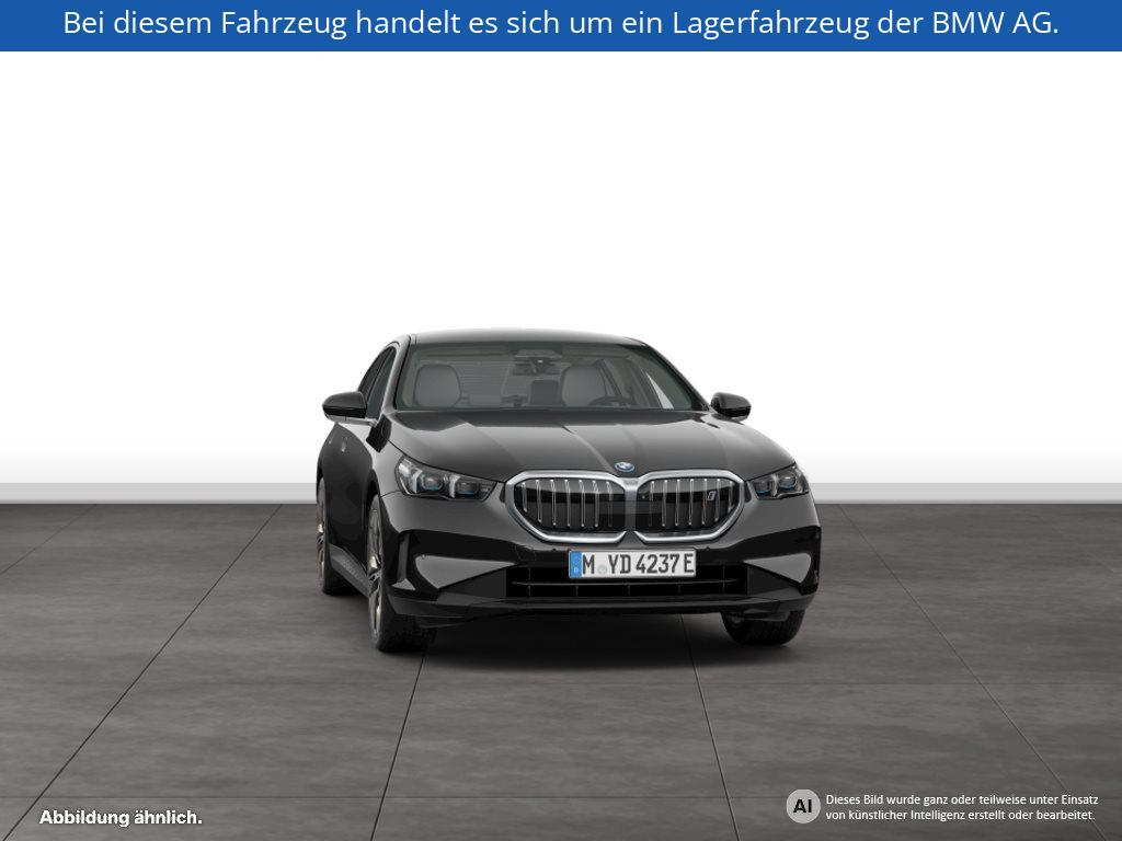 Fahrzeugabbildung BMW i5 eDrive40 Limousine