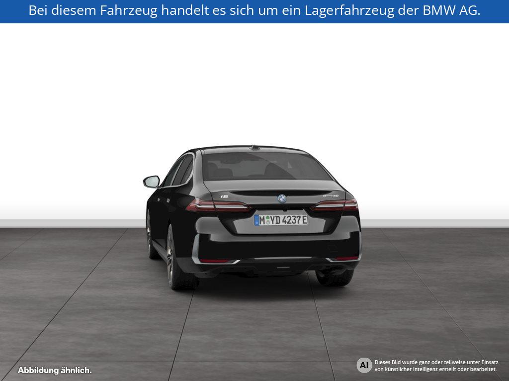 Fahrzeugabbildung BMW i5 eDrive40 Limousine