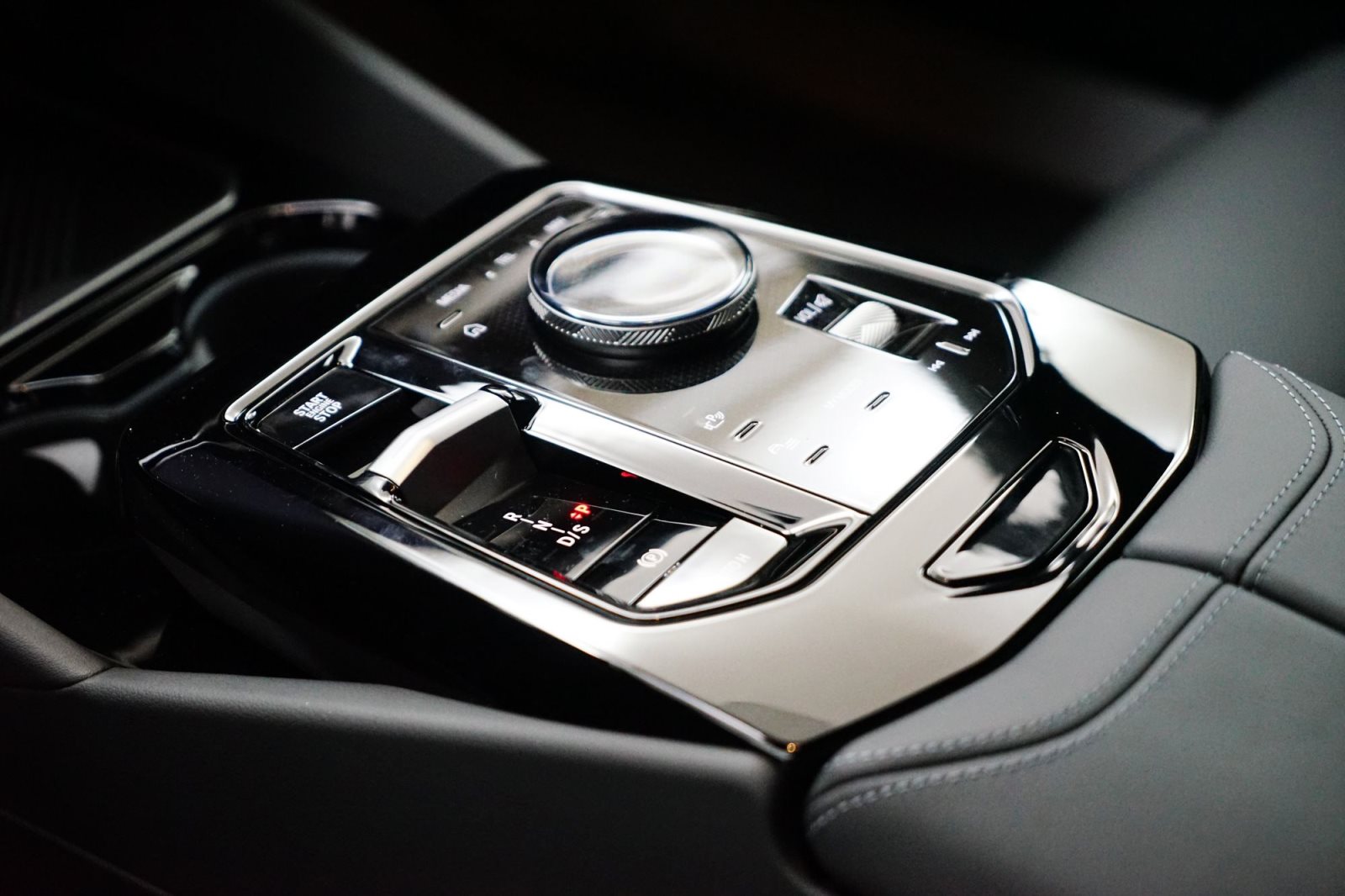 Fahrzeugabbildung BMW 540d xDrive Touring [M Sport, HUD, AHK, ACC, 21 LMR]