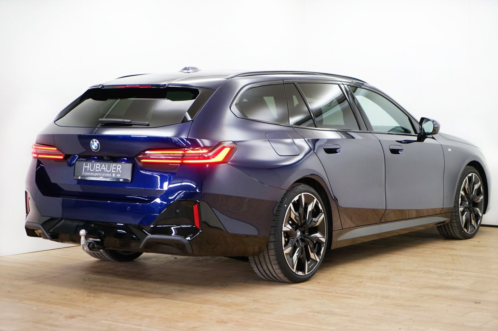 Fahrzeugabbildung BMW 540d xDrive Touring [M Sport, HUD, AHK, ACC, 21 LMR]