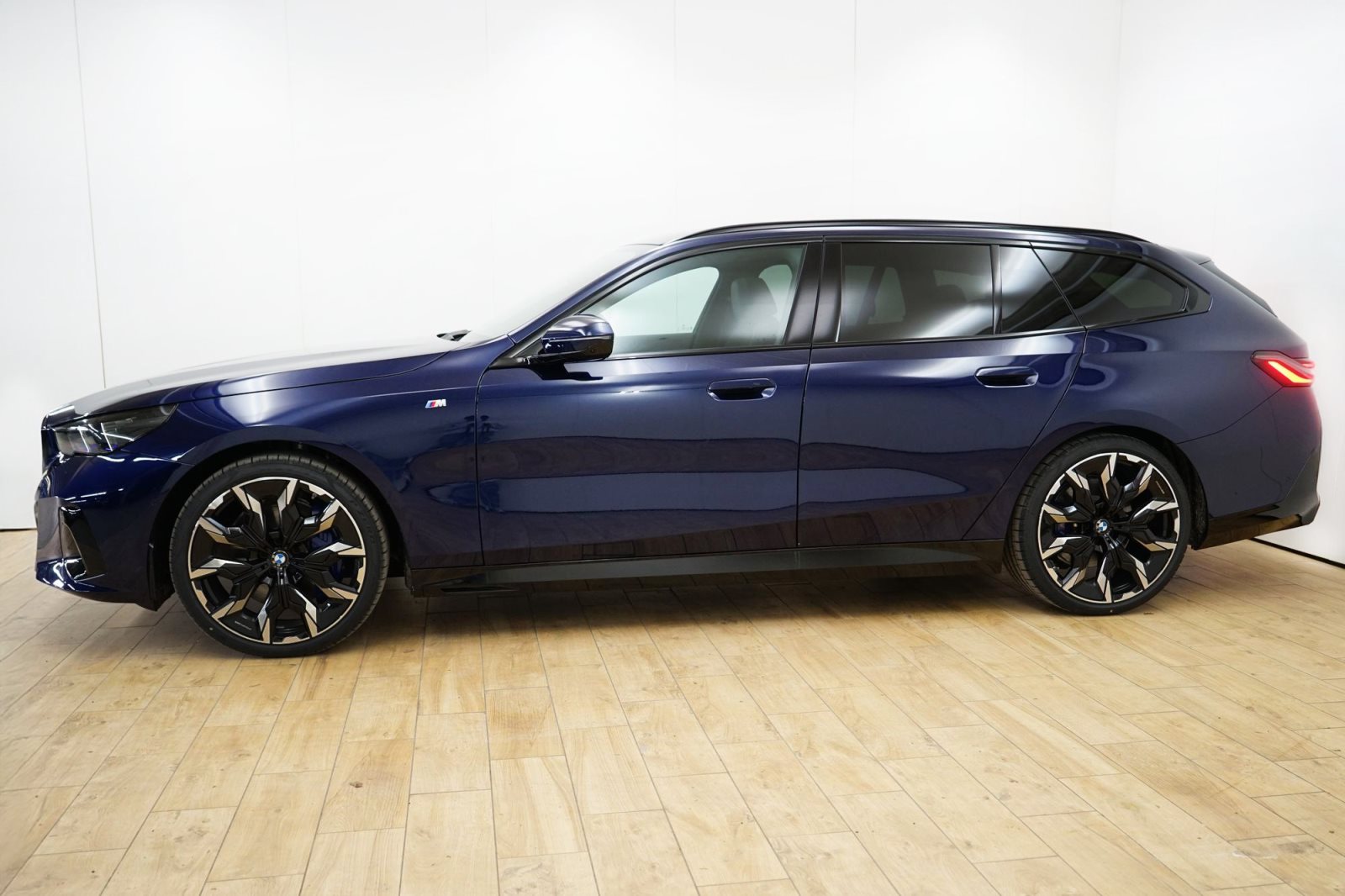 Fahrzeugabbildung BMW 540d xDrive Touring [M Sport, HUD, AHK, ACC, 21 LMR]