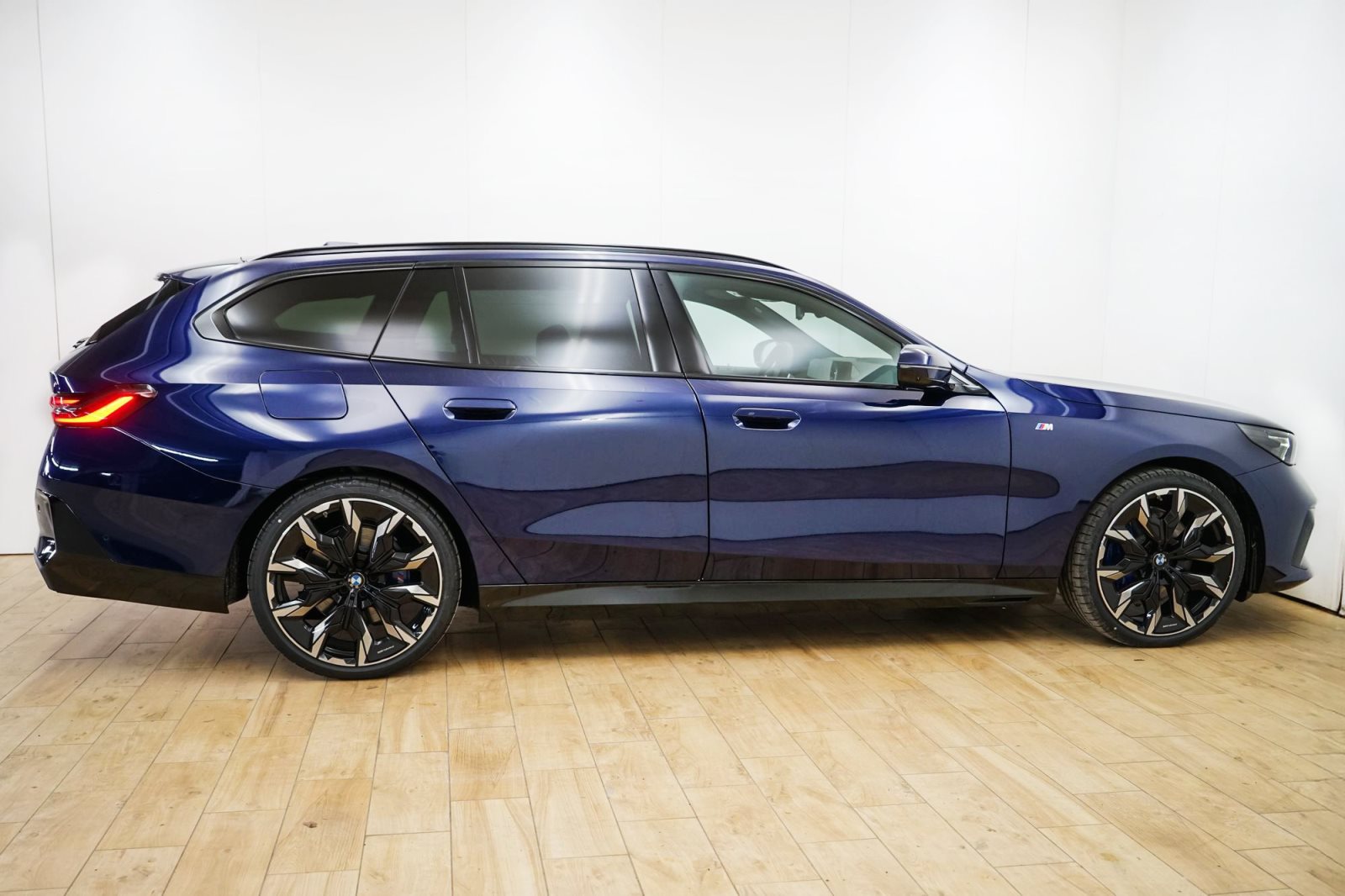 Fahrzeugabbildung BMW 540d xDrive Touring [M Sport, HUD, AHK, ACC, 21 LMR]