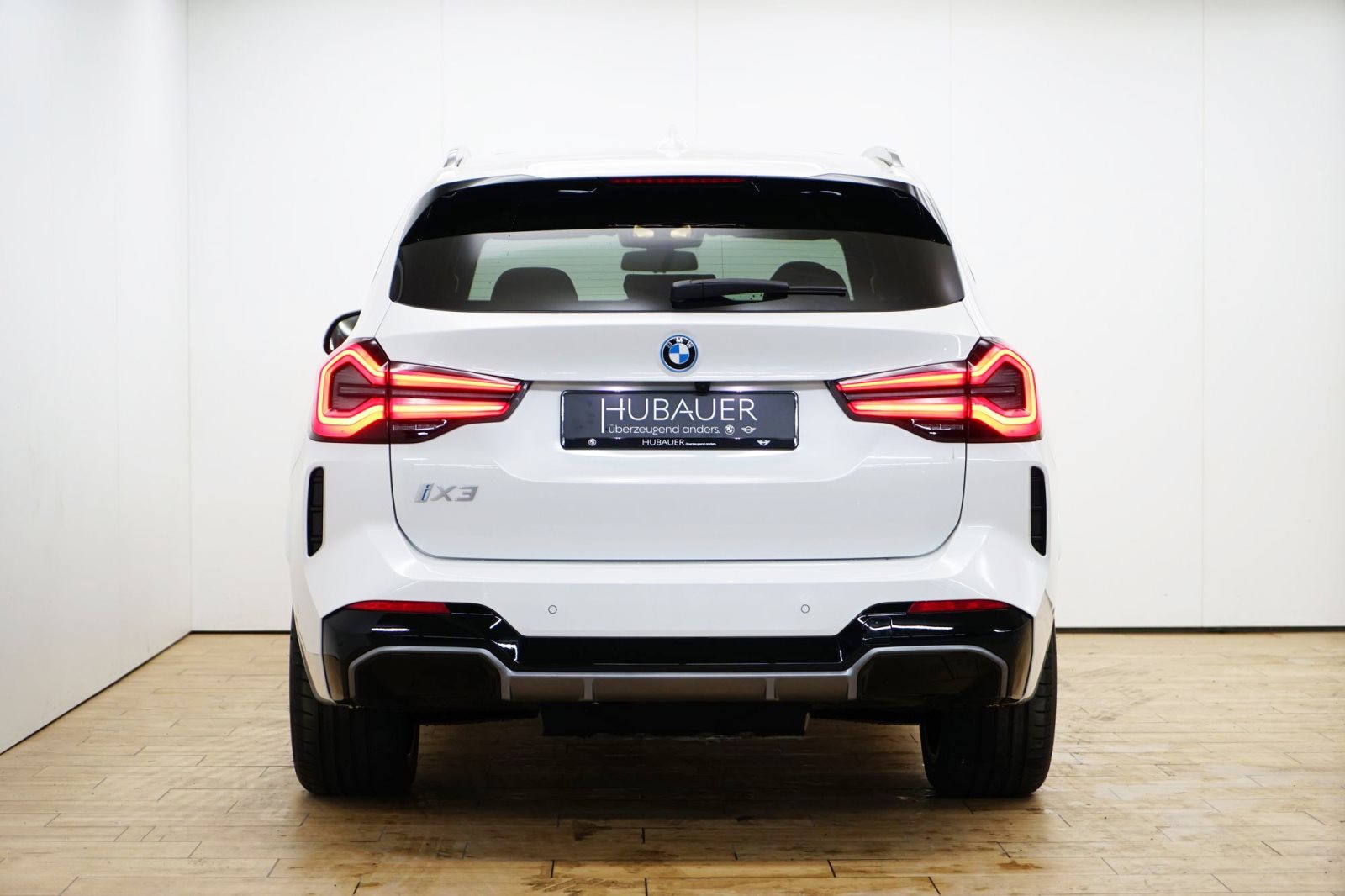 Fahrzeugabbildung BMW iX3 [Impressive, HUD, ACC, GSD, RFK, SHZ, LED]