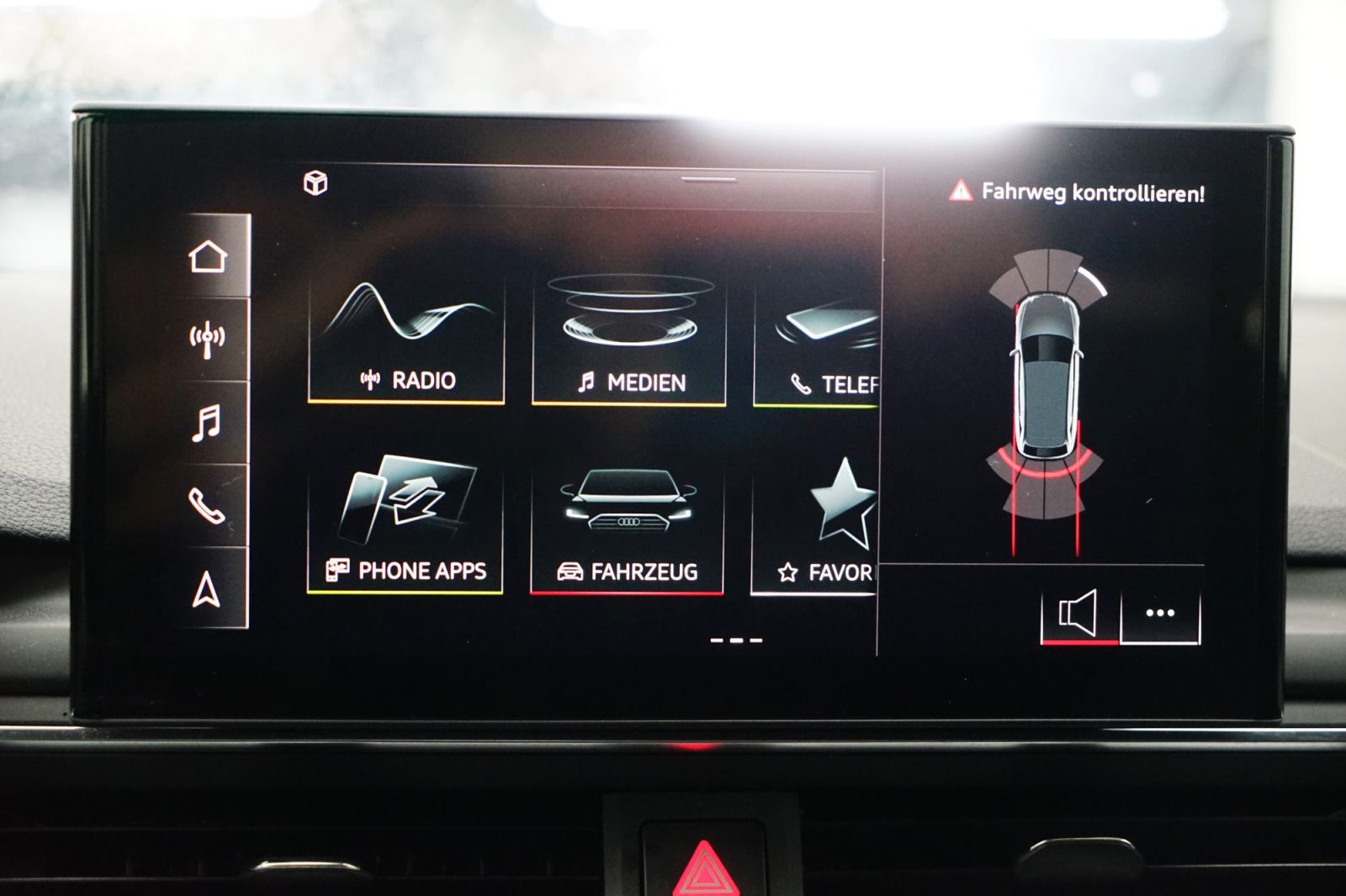 Fahrzeugabbildung Audi A4 Avant 40 TFSI [Navi, ACC, 18 LMR, SHZ]