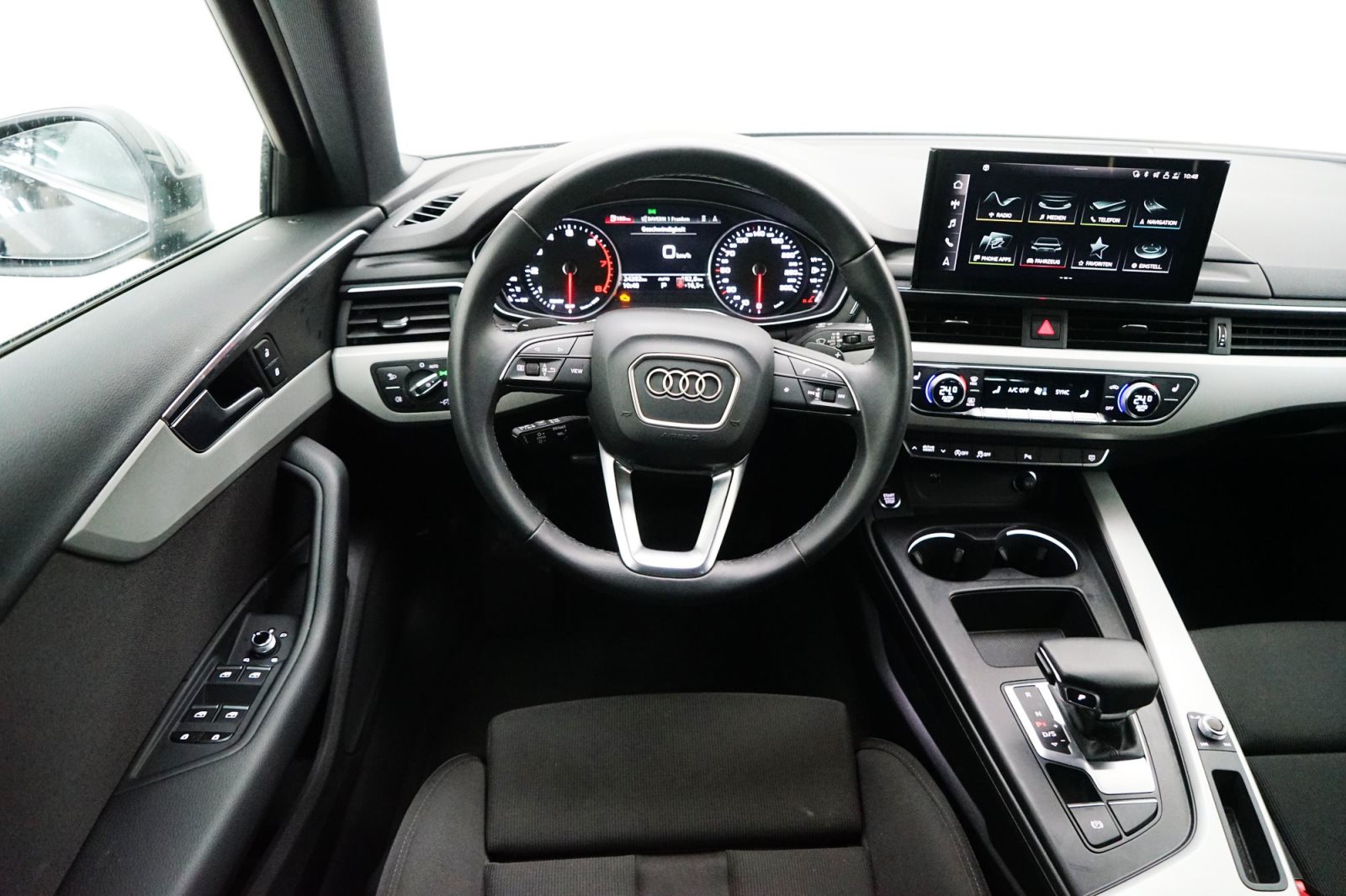 Fahrzeugabbildung Audi A4 Avant 40 TFSI [Navi, ACC, 18 LMR, SHZ]