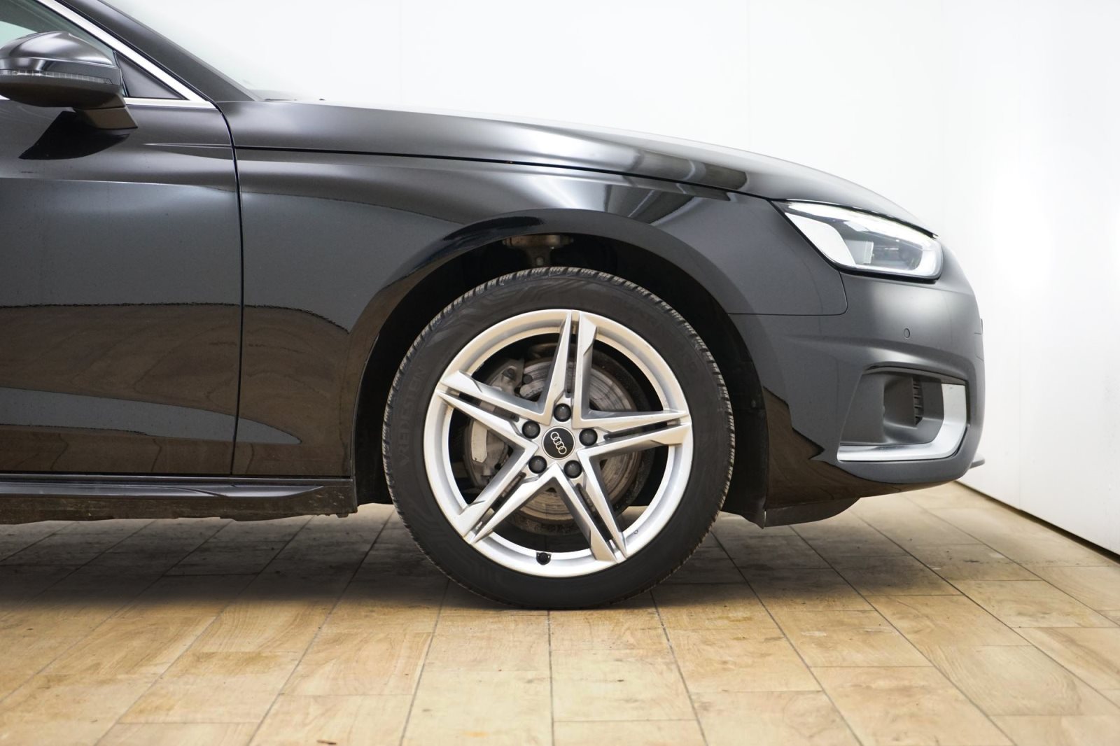 Fahrzeugabbildung Audi A4 Avant 40 TFSI [Navi, ACC, 18 LMR, SHZ]