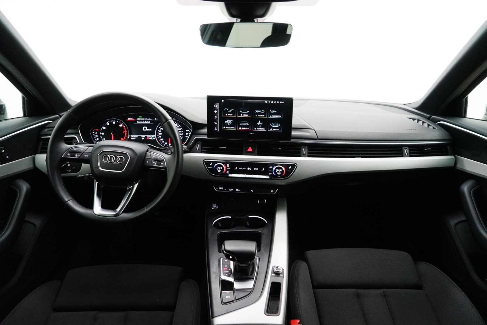 Fahrzeugabbildung Audi A4 Avant 40 TFSI [Navi, ACC, 18 LMR, SHZ]
