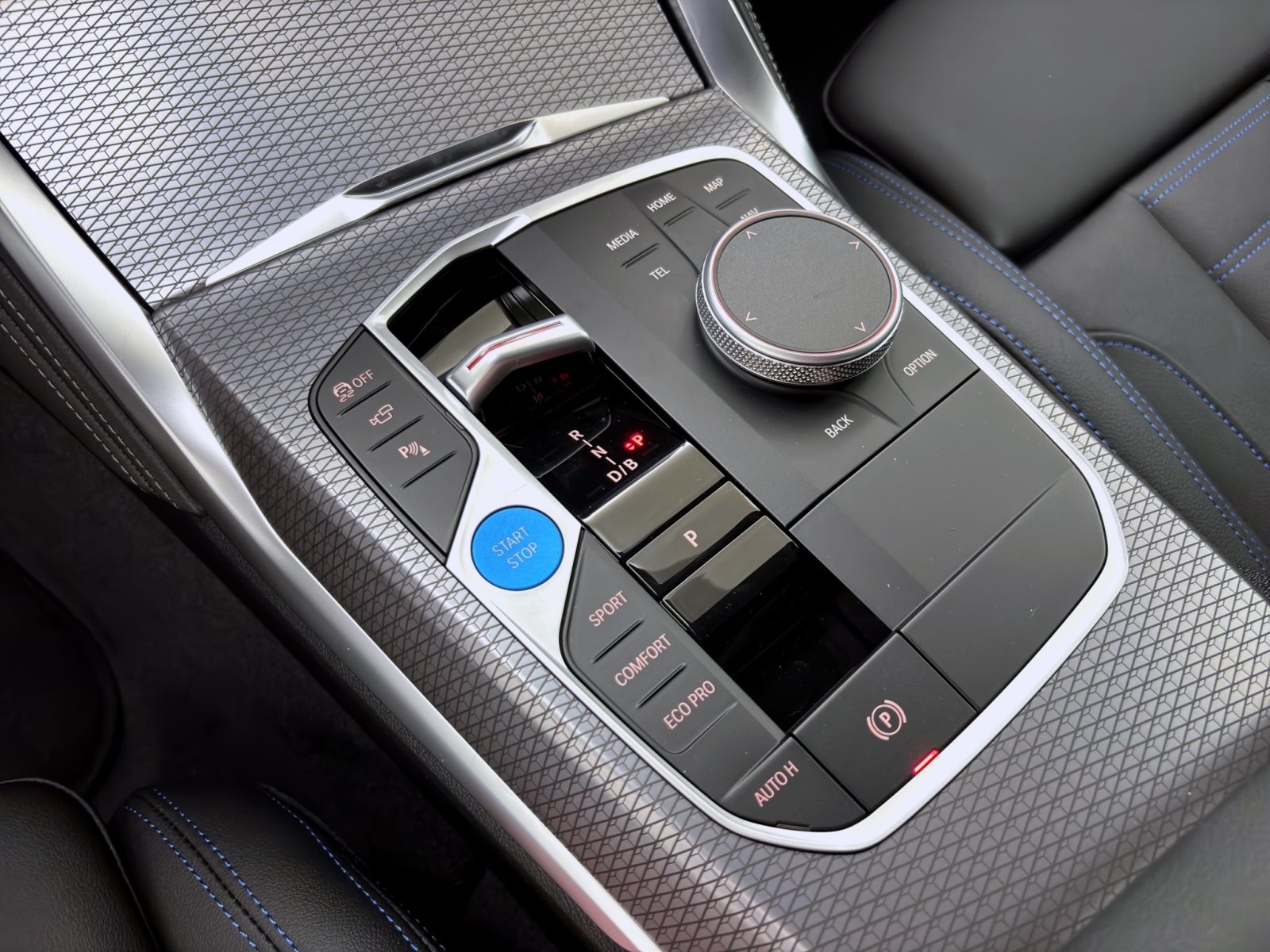 Fahrzeugabbildung BMW i4 xDrive40 [M Sport Pro, HUD, AHK, ACC, 19 LMR]