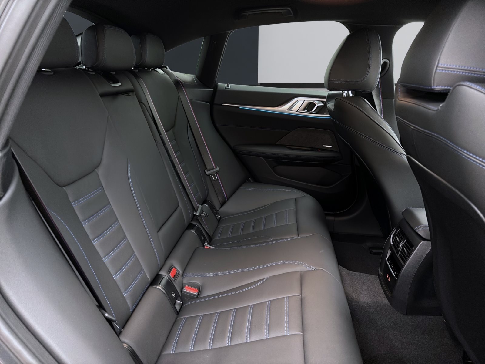 Fahrzeugabbildung BMW i4 xDrive40 [M Sport Pro, HUD, AHK, ACC, 19 LMR]