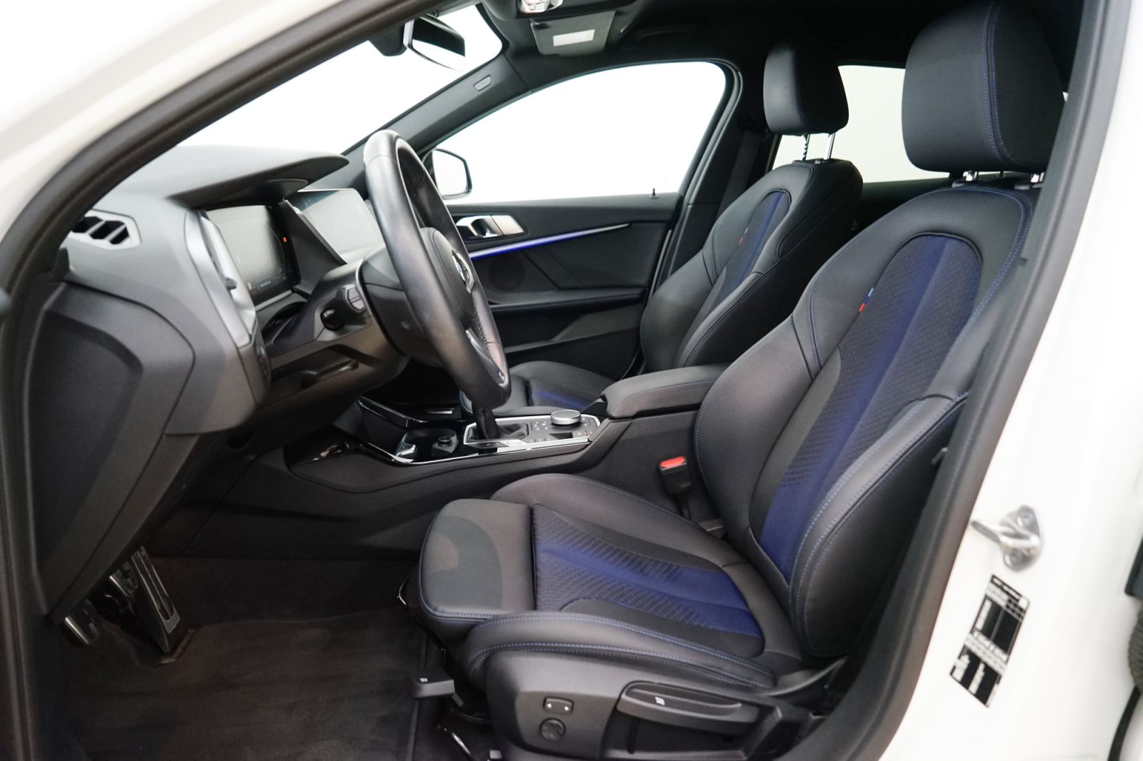 Fahrzeugabbildung BMW 118i 5-Türer [M Sport, LC Prof., LED, PDC, SHZ]