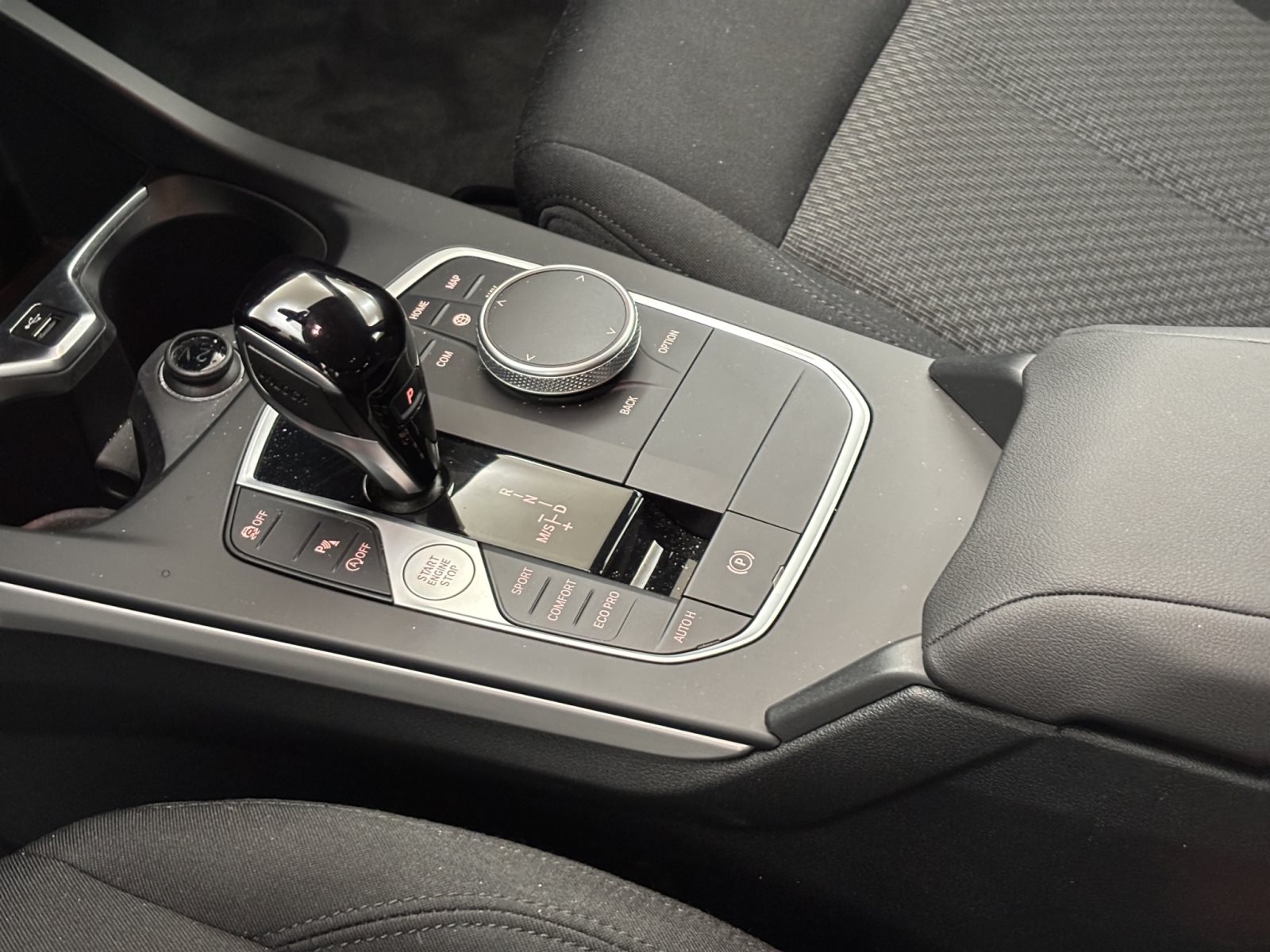 Fahrzeugabbildung BMW 116i 5-Türer [Advantage, LC Prof., RFK, SHZ]