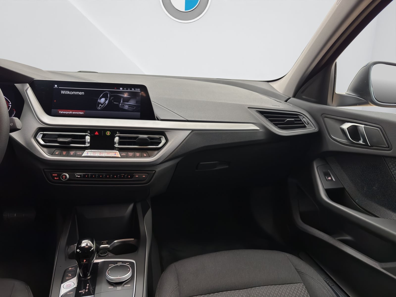Fahrzeugabbildung BMW 116i 5-Türer [Advantage, LC Prof., RFK, SHZ]
