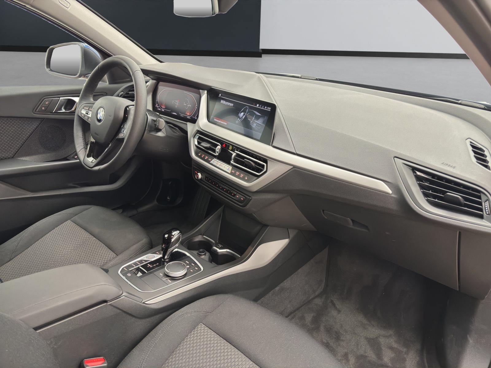 Fahrzeugabbildung BMW 116i 5-Türer [Advantage, LC Prof., RFK, SHZ]