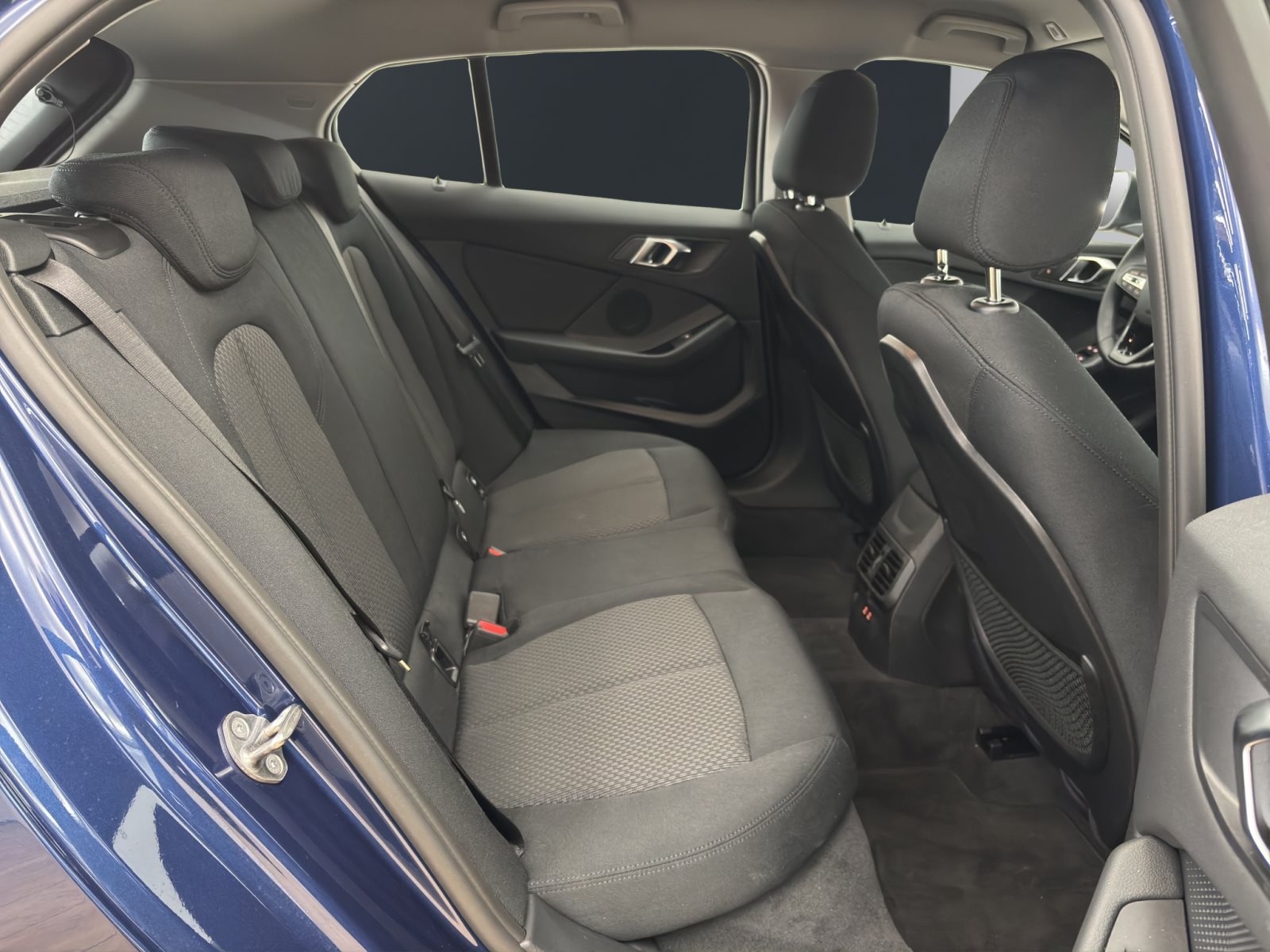 Fahrzeugabbildung BMW 116i 5-Türer [Advantage, LC Prof., RFK, SHZ]