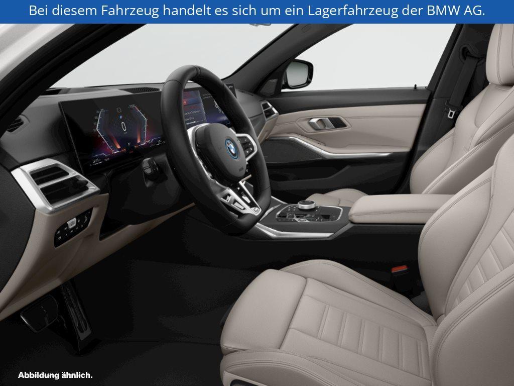 Fahrzeugabbildung BMW 330e Limousine