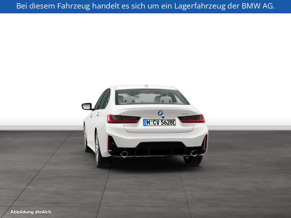 Fahrzeugabbildung BMW 330e Limousine