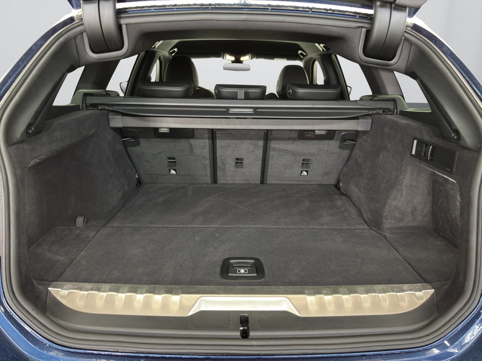 Fahrzeugabbildung BMW 320e Touring [Advantage, LC Prof., PDC, ACC]