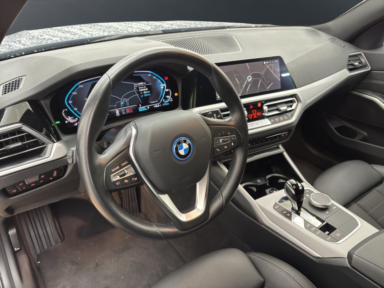 Fahrzeugabbildung BMW 320e Touring [Advantage, LC Prof., PDC, ACC]