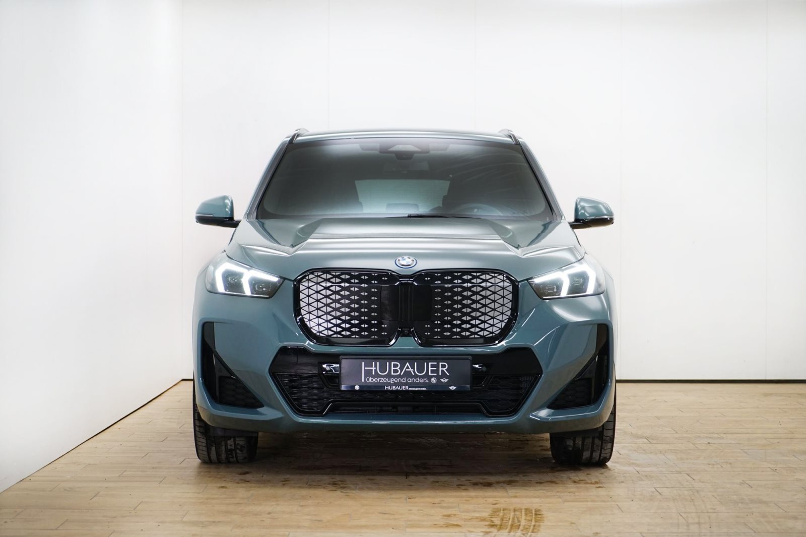 Fahrzeugabbildung BMW iX1 xDrive30 [M Sport, LC Prof., HUD. AHK, 19 ]