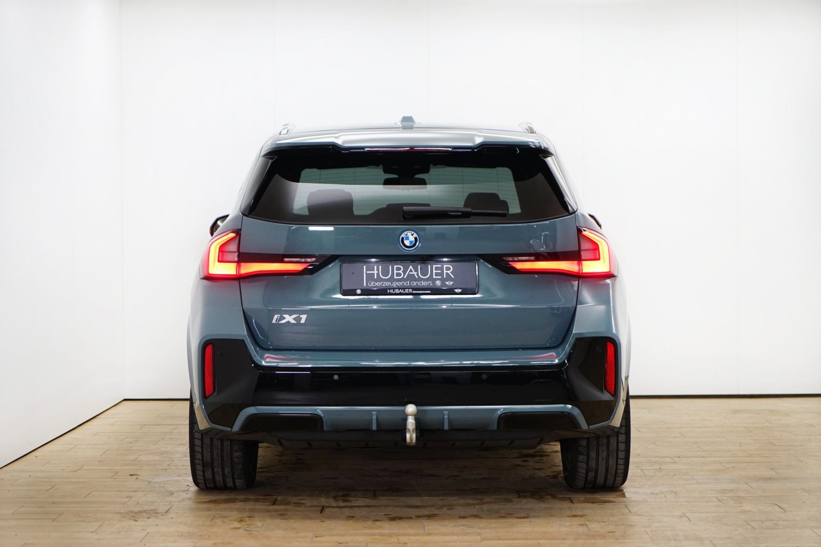 Fahrzeugabbildung BMW iX1 xDrive30 [M Sport, LC Prof., HUD. AHK, 19 ]