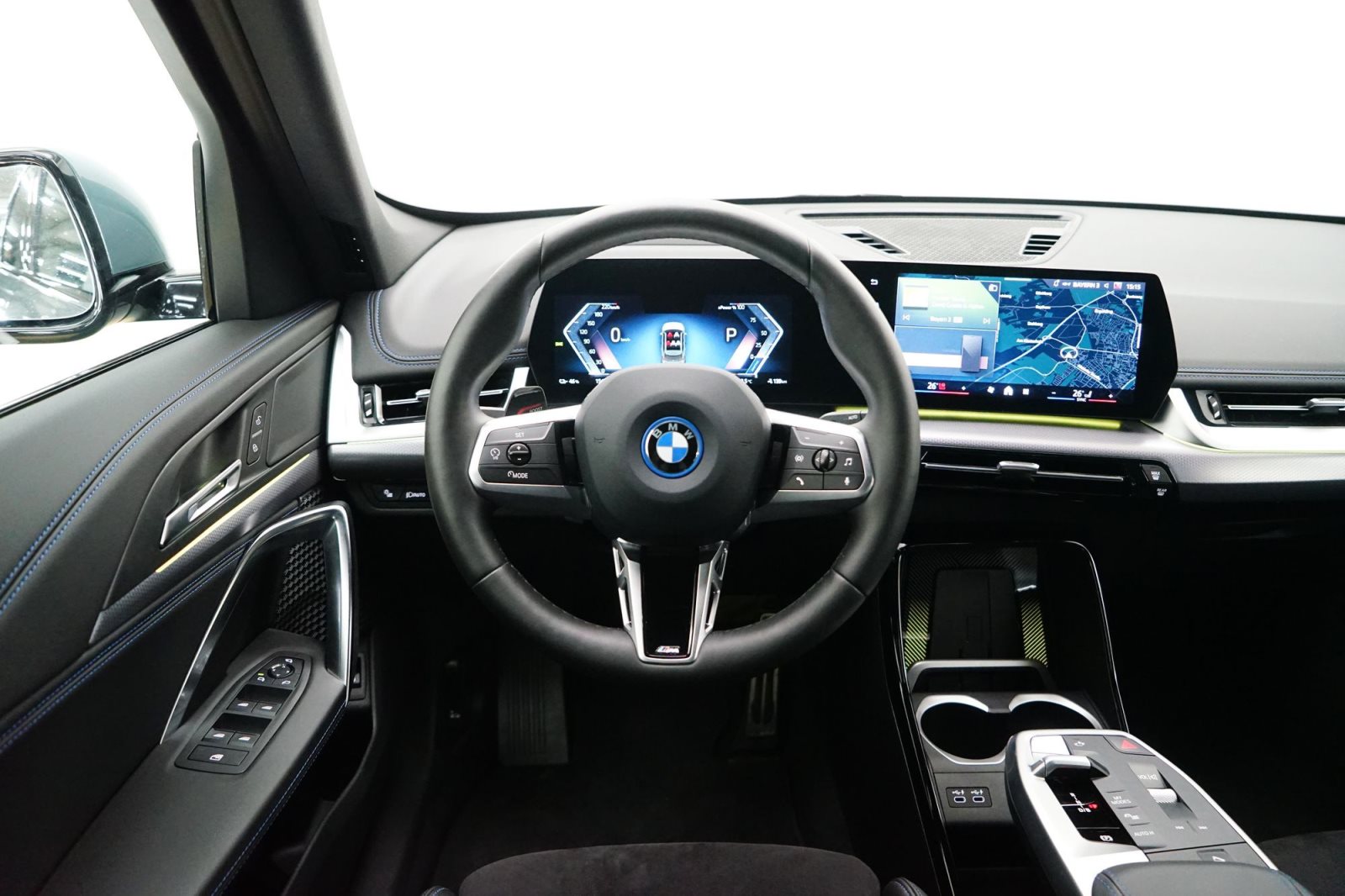 Fahrzeugabbildung BMW iX1 xDrive30 [M Sport, LC Prof., HUD. AHK, 19 ]