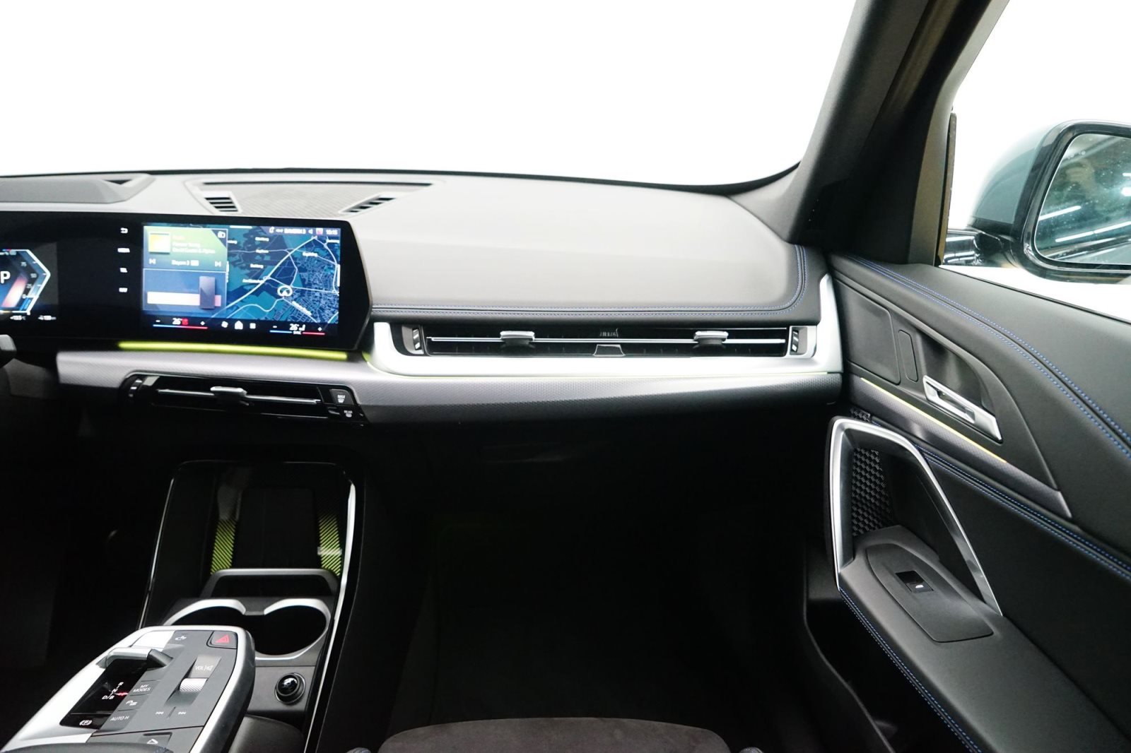 Fahrzeugabbildung BMW iX1 xDrive30 [M Sport, LC Prof., HUD. AHK, 19 ]