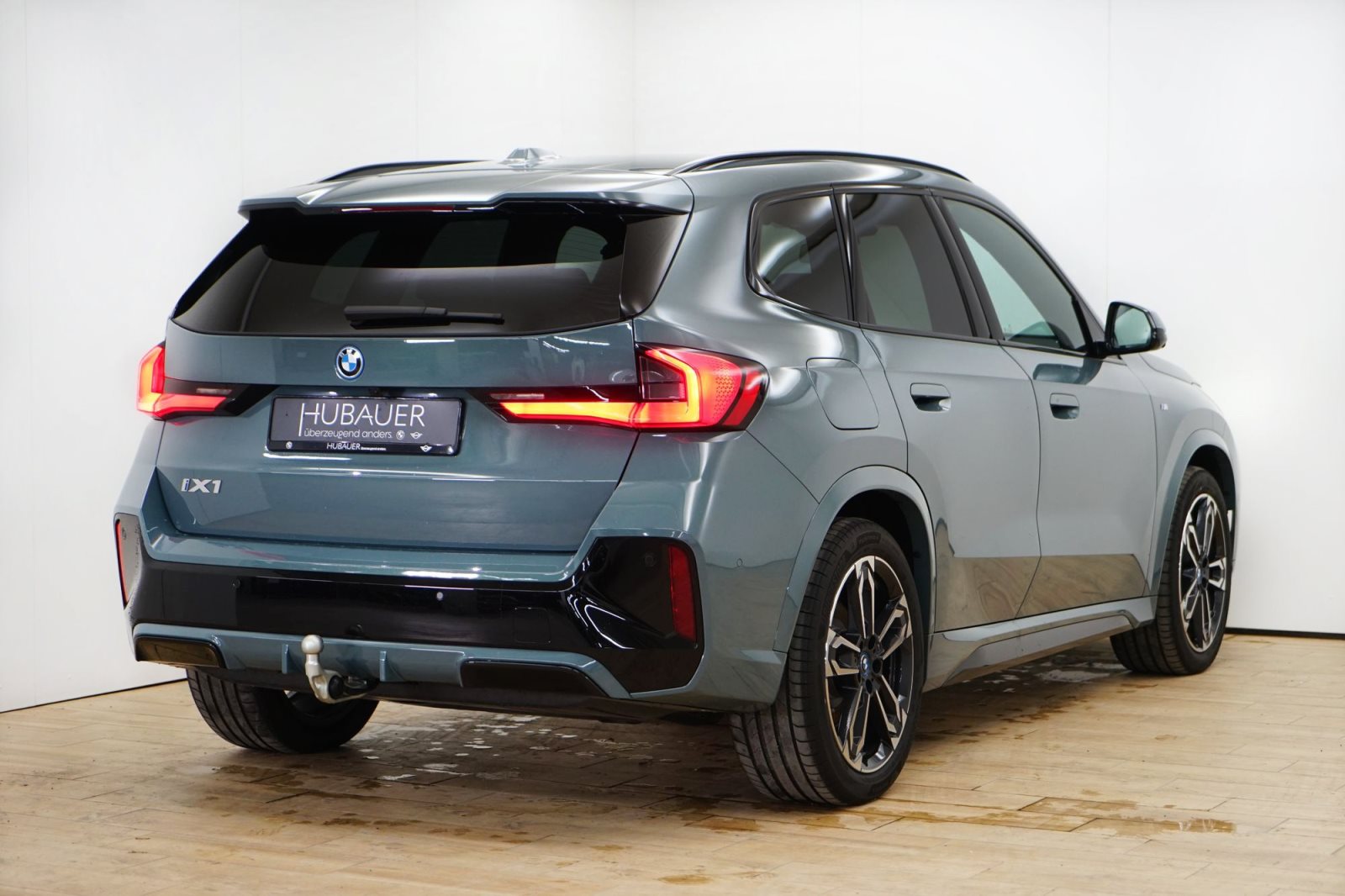 Fahrzeugabbildung BMW iX1 xDrive30 [M Sport, LC Prof., HUD. AHK, 19 ]