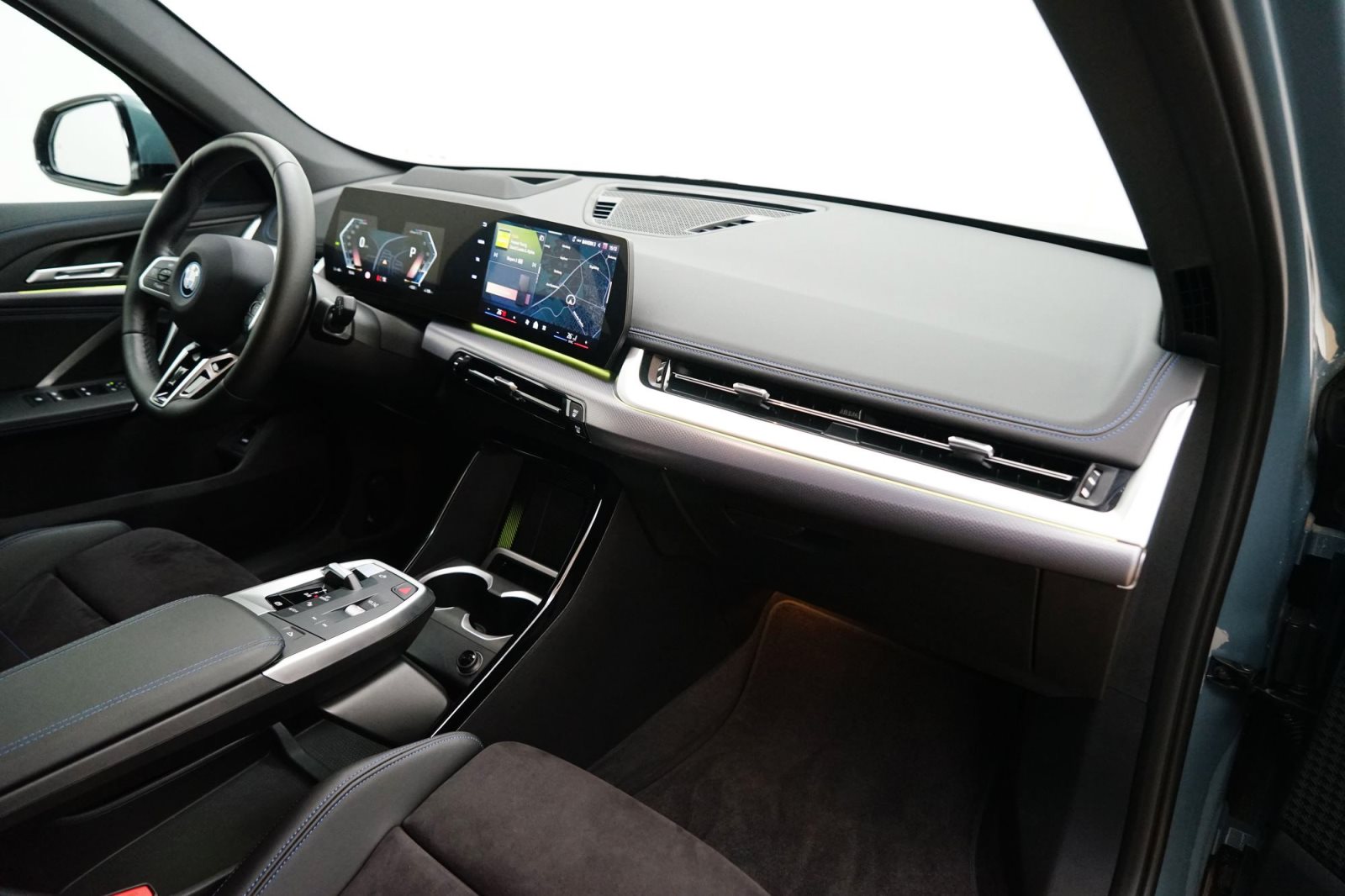 Fahrzeugabbildung BMW iX1 xDrive30 [M Sport, LC Prof., HUD. AHK, 19 ]