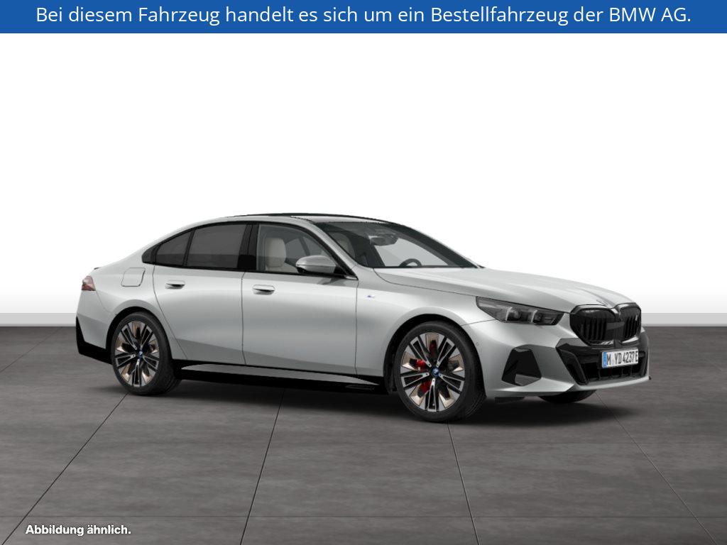 Fahrzeugabbildung BMW i5 eDrive40 Limousine