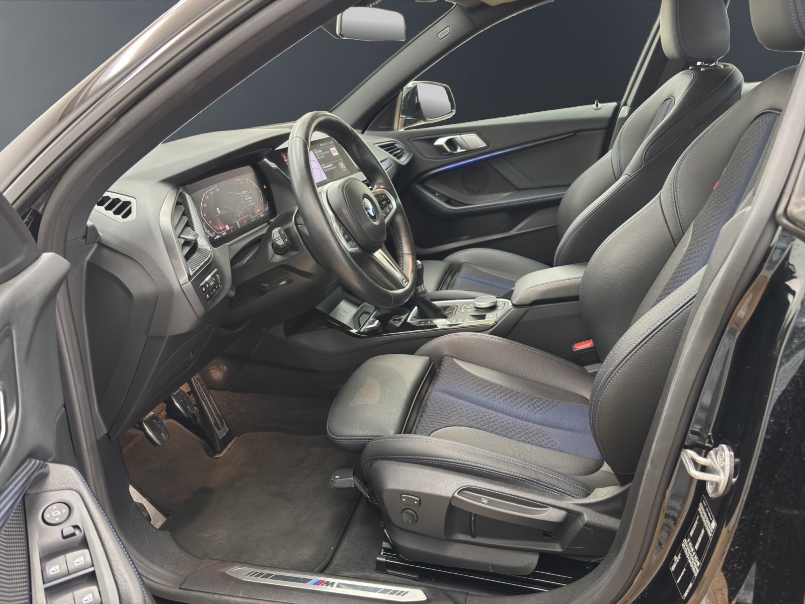 Fahrzeugabbildung BMW 218i Gran Coupé [M Sport, LC Prof., PDC, SHZ]