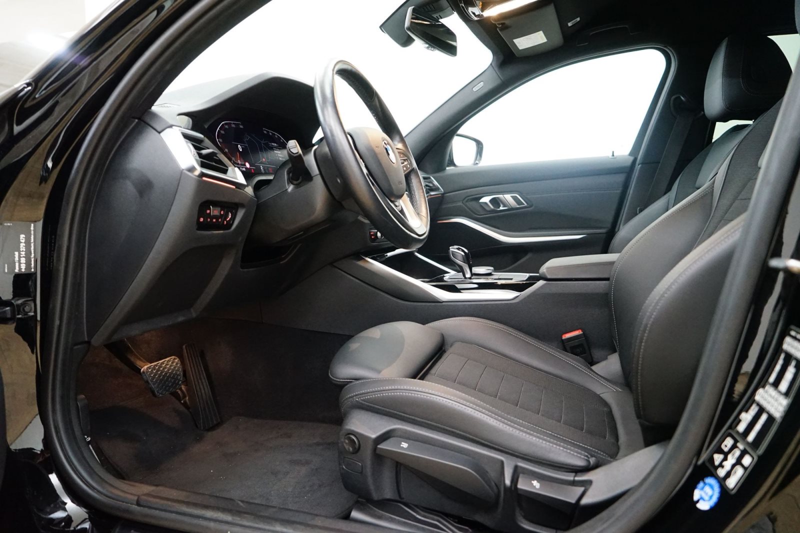 Fahrzeugabbildung BMW 320d xDrive Touring [Sport Line, LC Prof, AHK, ACC, Laser]